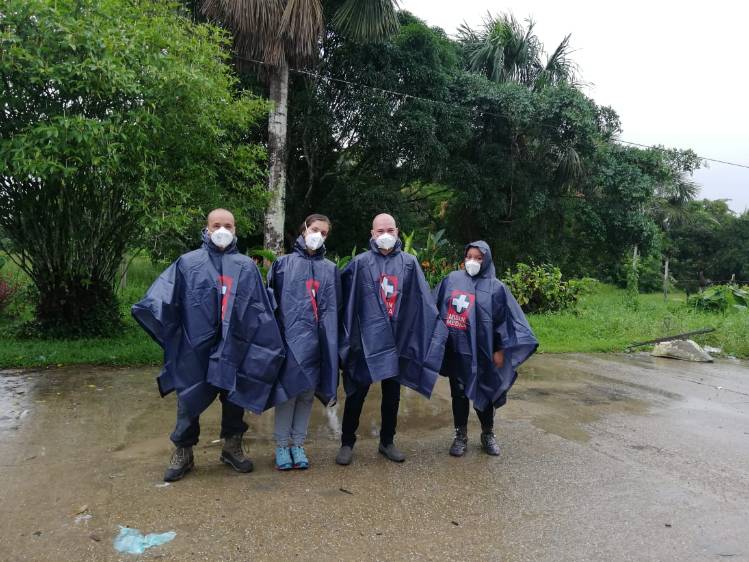 La imagen fue tomada en Amazonas en marzo pasado y muestra a parte del equipo de trabajo de epidemiólogos de campo para enfrentar la pandemia. 