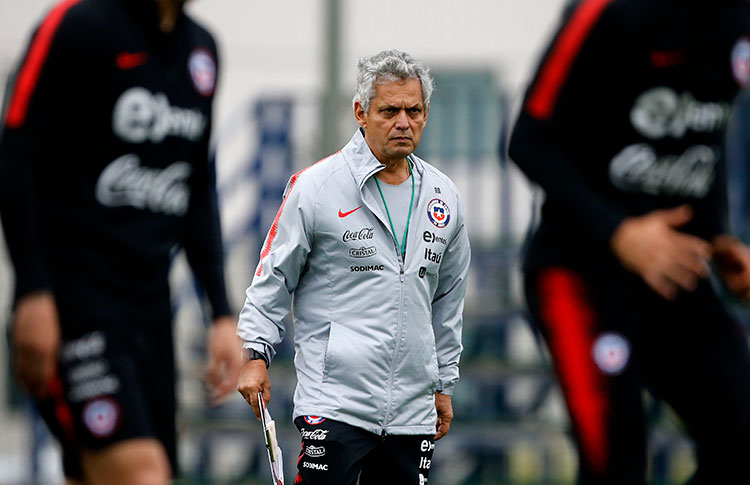 En su primer ciclo con Colombia, Rueda hizo dupla técnica con Alexis Mendoza; ahora lo acompaña Bernardo Redín. FOTO efe