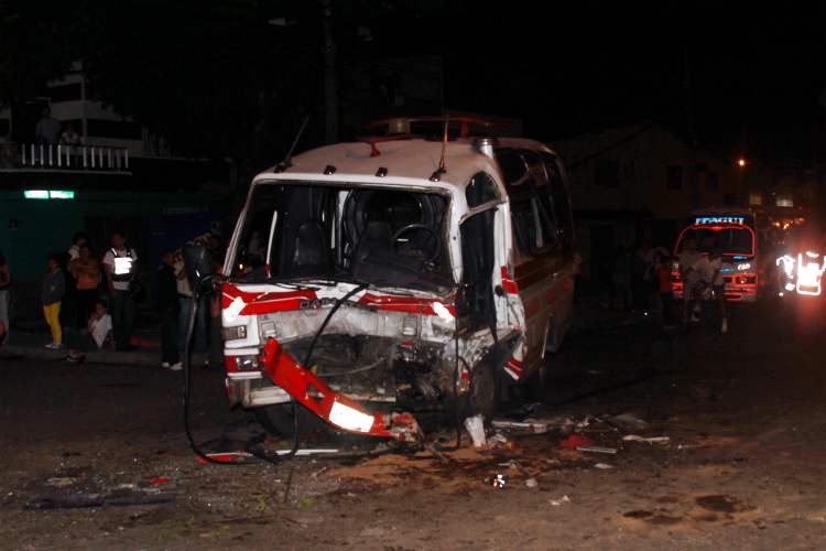 Henry Agudelo - En el choque registrado la noche del domingo en la Avenida Guayabal resultaron 13 personas heridas.
