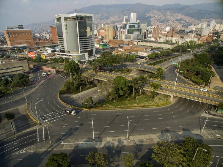 La cuarentena ha dejado las calles vacías. Las cajas de compensación familiar lo asesoran sobre el subsidio al desempleo, en caso de quedar cesante en esta época. Foto Juan Antonio Sánchez