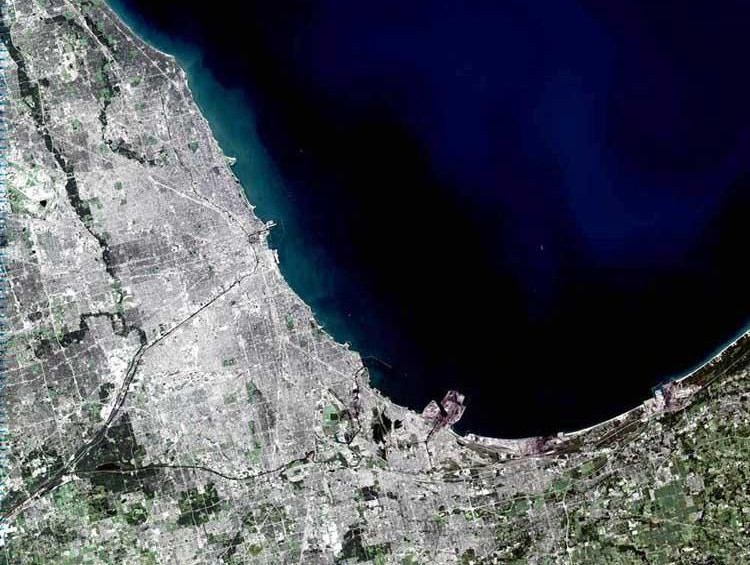 Borde de Chicago con el lago. Una ciudad que se hunde. Foto Chicago-Landsat/Dominio Público