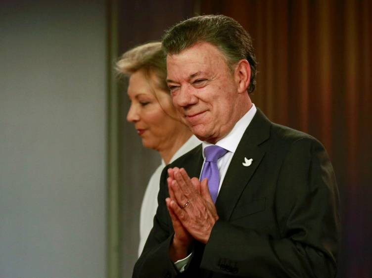 La presidente del Comité Noruego del Nobel, Kaci Kullmann Five, anunció este viernes que el galardonado con el premio Nobel de la Paz era el presidente de la República, Juan Manuel Santos. FOTO Reuters 
