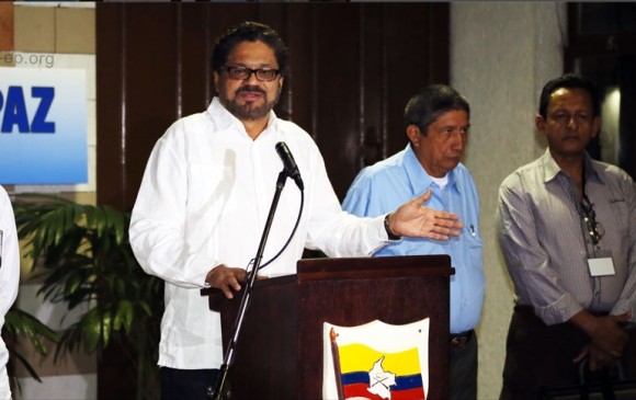 “Jairo Martínez” (camisa azul) y “Emiro Chaqueto” (círculo), los jefes abatidos. Foto colprensa