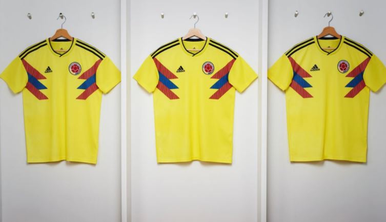 La de Colombia tiene franjas rojas y azules sobre un fondo amarillo. FOTO CORTESÍA