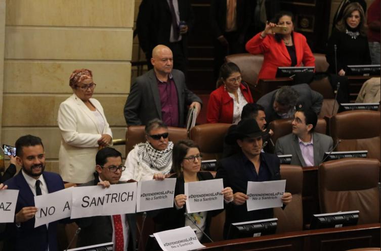 Llegada de Santrich al Congreso. FOTO: Tomada de Twitter @SandinoVictoria