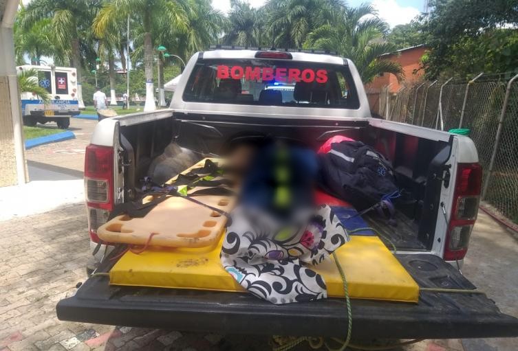 Los socorristas se desplazaron hasta la vereda El Salado para atender la emergencia. FOTO CORTESÍA BOMBEROS DE REMEDIOS