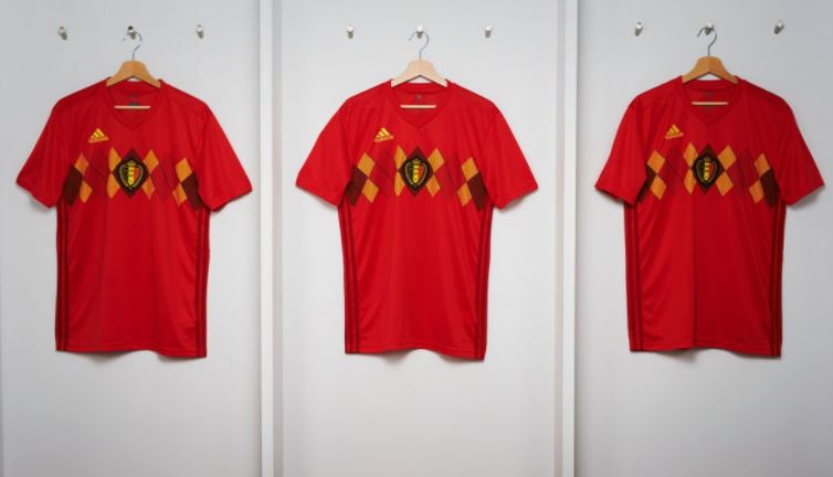 Rombos rojos, amarillos y negros, con el escudo en la mitad, componen la camiseta de Bélgica. FOTO CORTESÍA