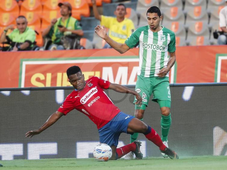 Medellín y Nacional juegan el clásico 299 en el Atanasio Girardot. FOTO ROBINSON SÁENZ