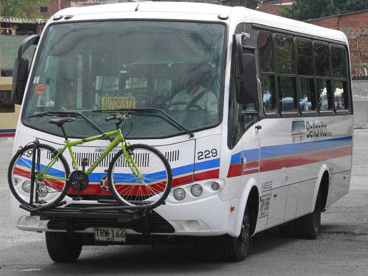 Aunque el porte del dispositivo no está reglamentado, tampoco parece estar expresamente prohibido. Se buscará tener claridad en el tema con el Ministerio del Transporte. FOTO róbinson sáenz