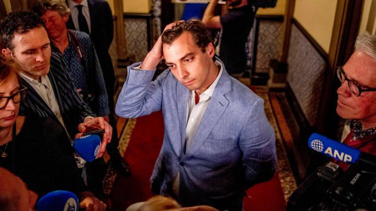 El líder del FvD, Thierry Baudet, anunció la iniciativa durante un acto electoral que tiene como fin de sacar a la luz “la influencia de las ideas de izquierda en la educación”. FOTO EFE