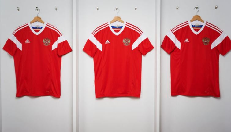 Este es el uniforme de los locales. Rusia llevará camiseta roja con franjas blancas. FOTO CORTESÍA