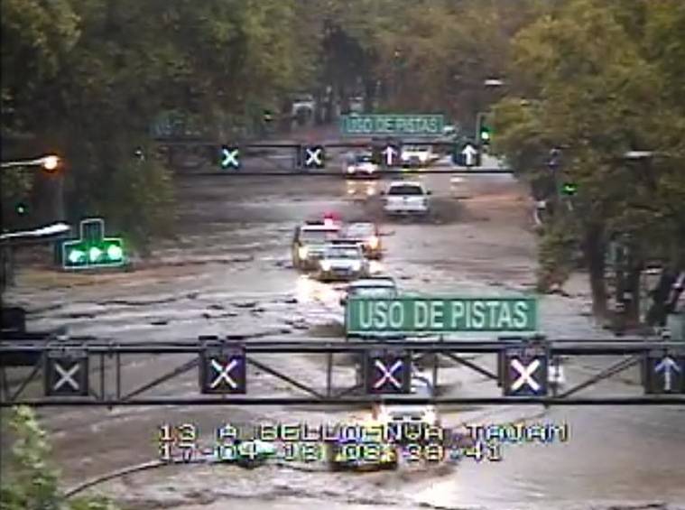 El río Mapocho, que cruza Santiago, se desbordó en varios sectores de la comuna de Providencia. FOTO @Geo_Risk