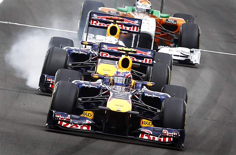 Reuters - La carrera se realiz&#243; bajo condiciones sumamente h&#250;medas, con lloviznas intermitentes que mantuvieron la temperatura fresca.