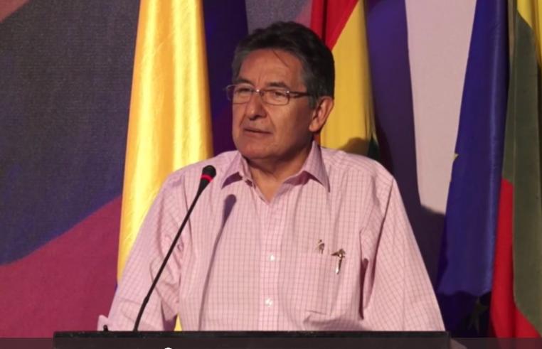 El fiscal Néstor Humberto Martínez, desde Cartagena, precisó que la productividad pasó de dos cosechas por mata de coca en un año a 4 y 5 cosechas por cada planta. FOTO @FiscaliaCol