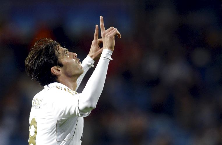 Reuters - Kak&#225; marc&#243; a los 37 minutos y lleg&#243; a 27 tantos en la Champions. Empat&#243; con Rivaldo la marca de los brasile&#241;os con m&#225;s goles en el torneo.