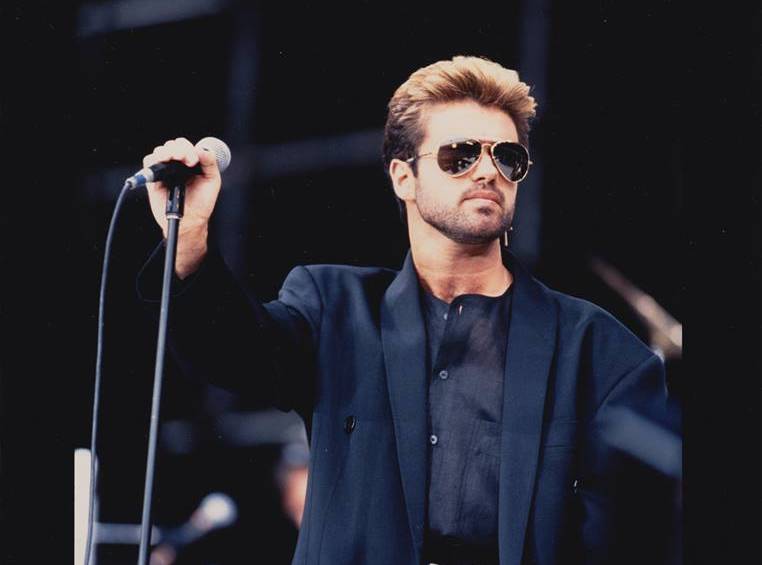 Imagen del concierto en el estadio Wembley, en 1988, con homenaje por el cumpleaños 70 de Nelson Mandela. Foto tomada de Facebook.