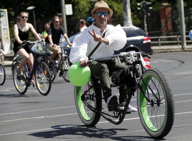 La bici cumplió 200 años y Berlín lo celebró con ciclopaseo 