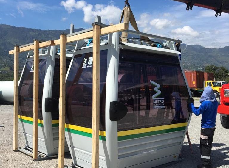 Ya llegaron a Medellín las primeras cabinas del metrocable Picacho