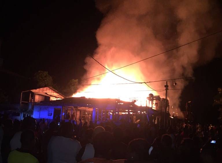 El incendio afectó 11 viviendas. FOTO CORTESÍA CESAR AGUILAR