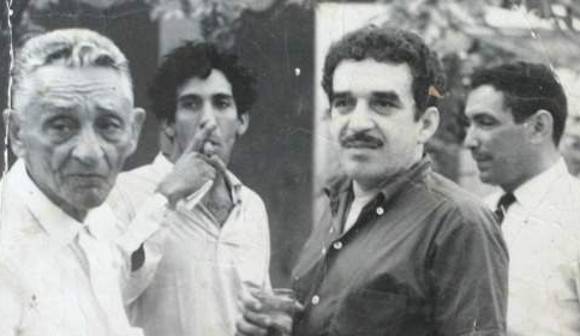 Con Jaime Molina (pintor), Álvaro Cepeda Samudio (periodista) y Rafael Escalona (compositor) Foto Archivo