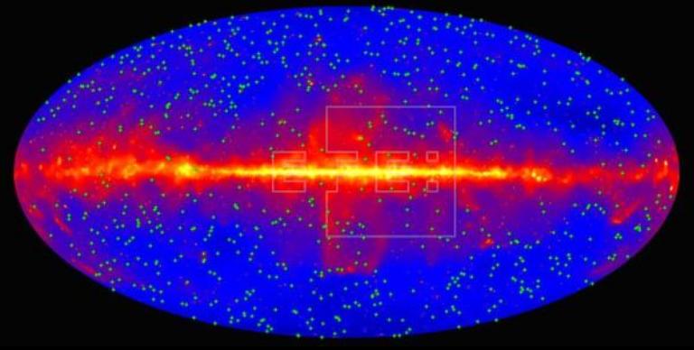 Fotografía cedida por la NASA de un mapa de todo el cielo que muestra la ubicación de 739 blazares utilizados en la medición de la luz de fondo extragaláctica (EBL) del Telescopio Espacial de Rayos Gamma Fermi. Foto: EFE