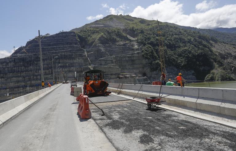 El suceso fue en el kilómetro 25 de la vía que conecta Hidroituango con Puerto Valdivia. FOTO: Manuel Saldarriaga.