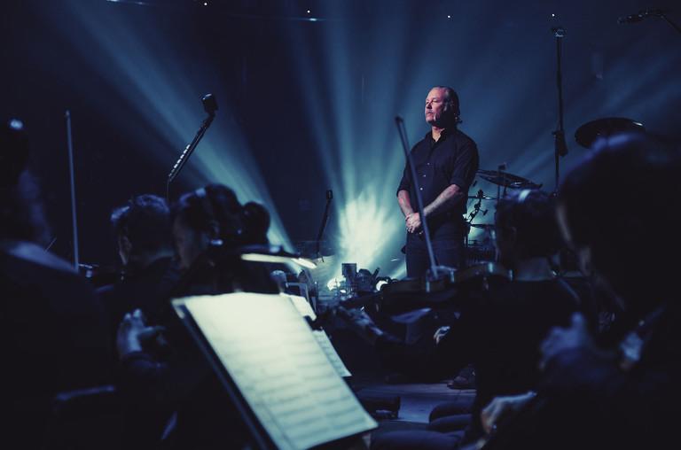 James Hetfield en uno de los conciertos que Metallica brindó con la Sinfónica de San Francisco el año pasado. FOTO Cortesía Universal Music