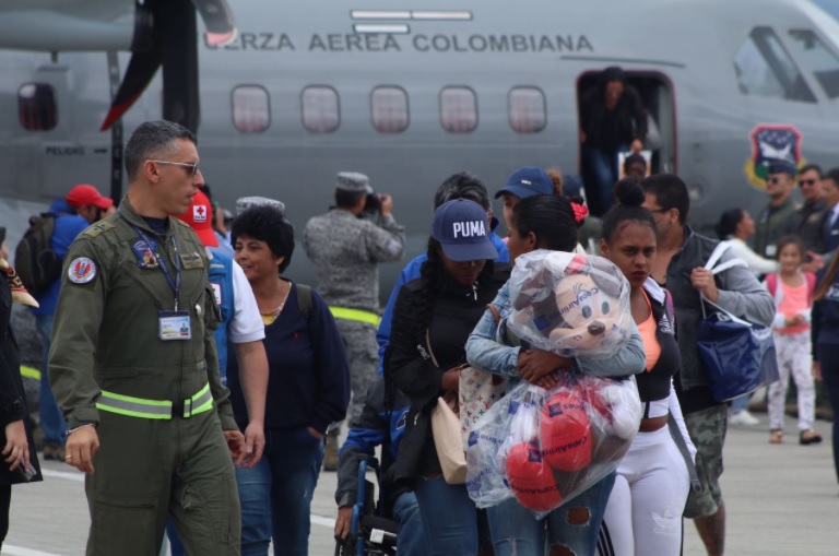 Un avión de la Fuerza Aérea Colombiana despegó el miércoles rumbo a la isla de San Martín, una de las más devastadas por el desastre. FOTO FAC
