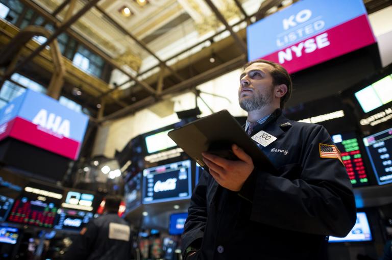 Wall Street suspendió negociaciones durante 15 minutos. FOTO: AFP