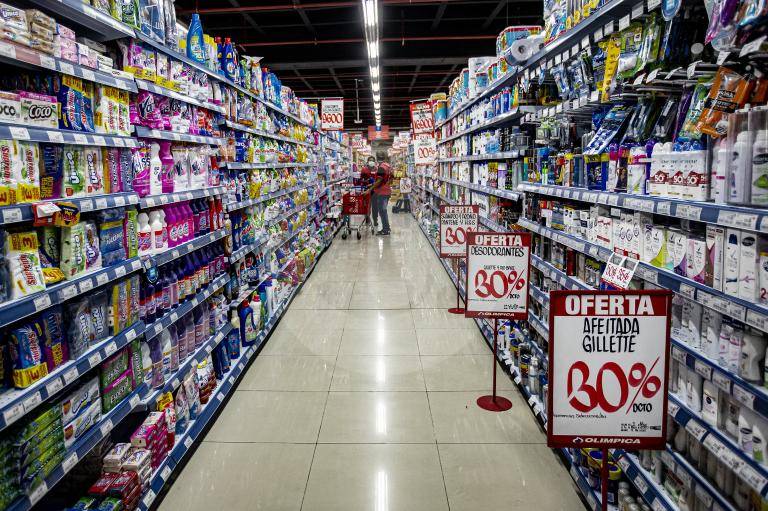 Todavía las marcas locales le ganan terreno a las extranjeras, expertos opinan que hay razones variadas como el poder adquisitivo y la tradición familiar. FOTO JAIME PÉREZ