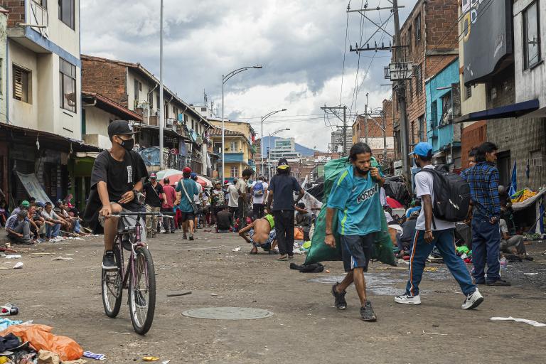 La idea legislativa de una Renta Básica de Emergencia multiplicaría por 3 el número de familias beneficiadas con ingreso solidario, pasando de 3 millones a 9 millones. FOTO: Carlos Alberto Velásquez.