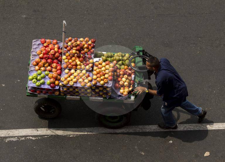 En Medellín al menos tres de cada diez ocupados son informales FOTO: Jaime Pérez Munévar
