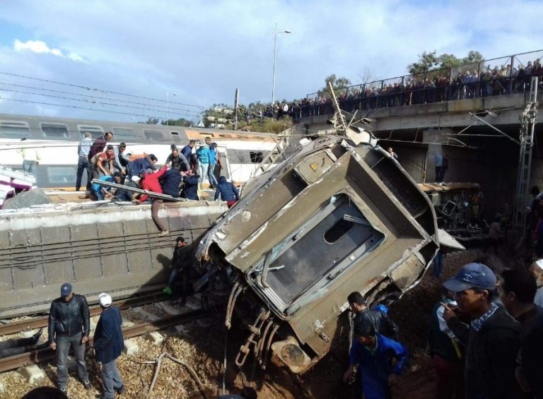 Aspecto del accidente del tren. FOTO tomada de Twitter @eSpaiNews