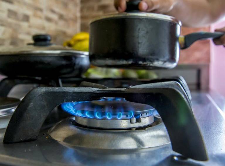 Apertura de investigación formal a seis empresas por fallas en facturación de energía y gas en el periodo de la pandemia. FOTO Juan Antonio Sánchez Ocampo