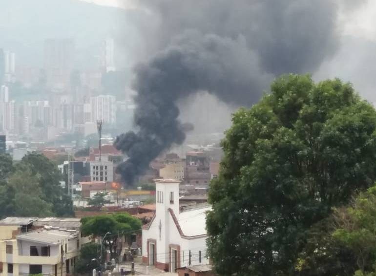 Incendio en el centro de Itagüí. FOTO CORTESÍA