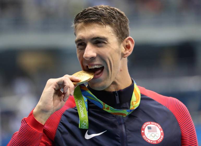 El estadounidense Michael Phelps suma 21 medallas de oro, dos de plata y dos de bronce en Juegos Olímpicos. FOTO ap