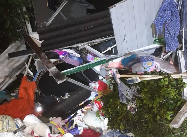 Las pertenencias de la familia quedaron completamente destruídas, al igual que la casa. FOTO CORTESÍA TWITTER DESPIERTAANT