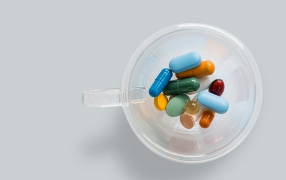 El ensayo Solidaridad, de la OMS, contempló algunos de estos medicamentos. Foto: Adam Nieścioruk vía Unsplash