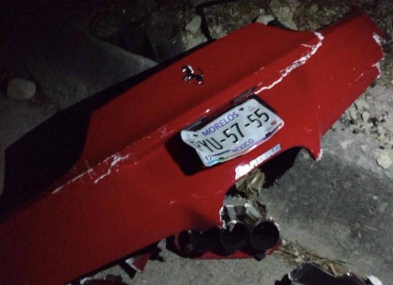 Así quedó el vehículo de alta gama accidentado donde se movilizaban. FOTO Twitter @c4jimenez