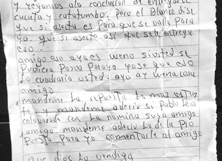 Fueron ocho las cartas encontradas por la Policía en una finca ubicada en zona rural de Arboletes, Antioquia. FOTOS Cortesía