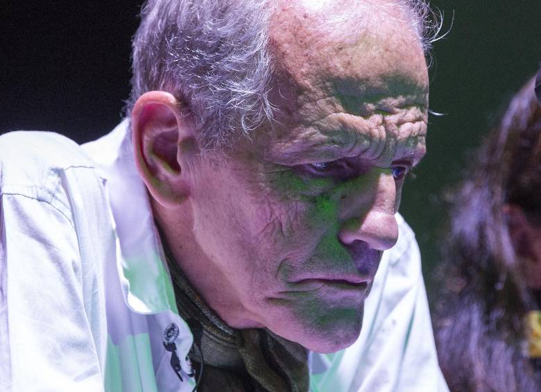 El mes pasado el dramaturgo recibió un homenaje en el Teatro Popular de Medellín. FOTO Edwin Bustamante restrepo 