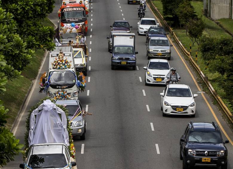 La caravana cruzó la avenida Regional en sentido sur-norte. FOTO JAIMÉ PÉREZ