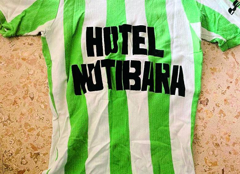 Esta camiseta perteneció a Pedro Sarmiento en su época de jugador verde, y también podría estar en el museo. FOTO cortesía