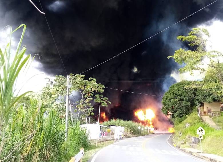 El siniestro vial ocurrió a las 3:40 de la tarde en el sector La Palma. FOTO CORTESÍA GUARDIANES ANTIOQUIA