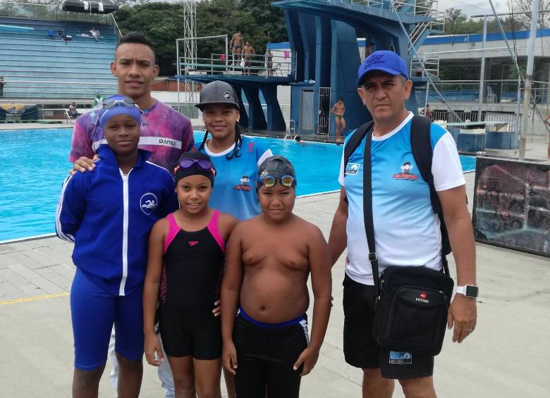 Niños lanzaron la fiesta al agua