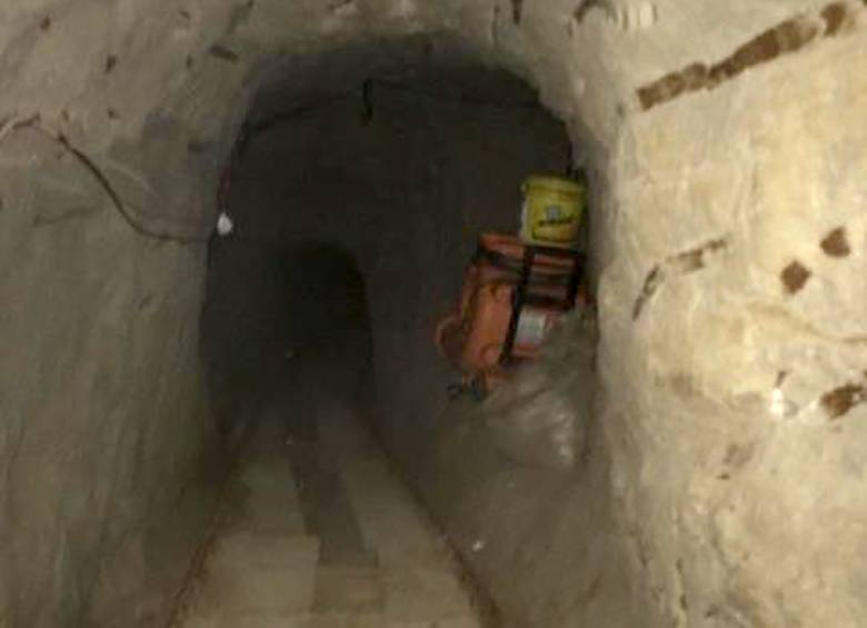 Este es el tercer túnel localizado en la frontera en el sur de California en semanas recientes por agentes federales. FOTO AFP
