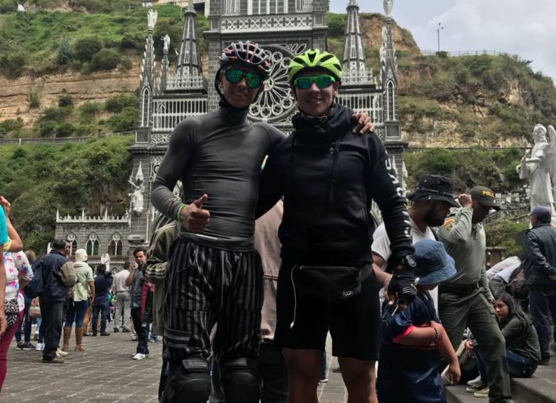 Uno de los lugares que más los ha impactado en su recorrido fue el Santurario de Las Lajas, en Nariño. FOTOs cortesía diego posada
