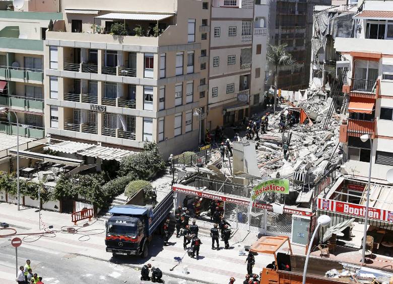 El derrumbe se presentó en un edificio de la calle Valle Menéndez, en el muncipio de Arona, de la isla de Tenerife. FOTO REUTERS