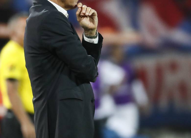 Bien preocupado debe estar el técnico Octavio Zambrano con el flojo desempeño que tiene este Medellín. FOTO róbinson sáenz