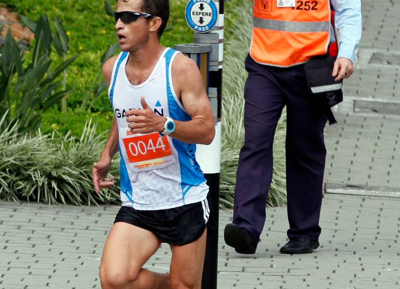 Leidy Tobón y Juan C. Cardona, la cuota nacional en la maratón de los Juegos de Veracruz. FOTO MANUEL SALDARRIAGA